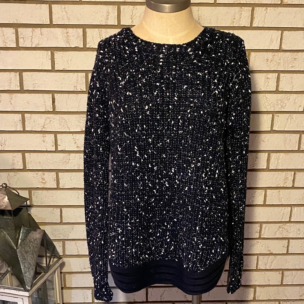 Women's Navy and White Knit Sweater